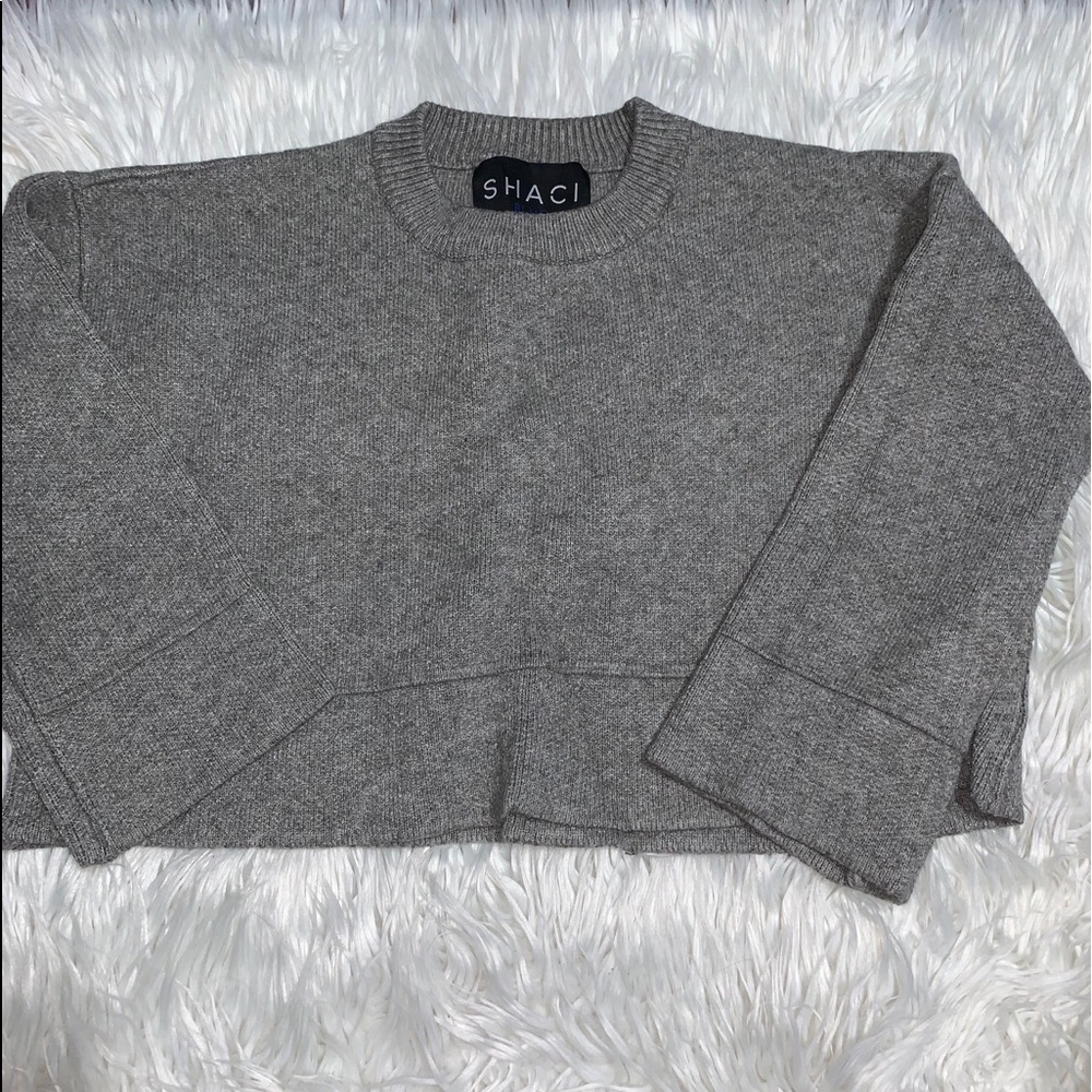Gray long sleeve crop top